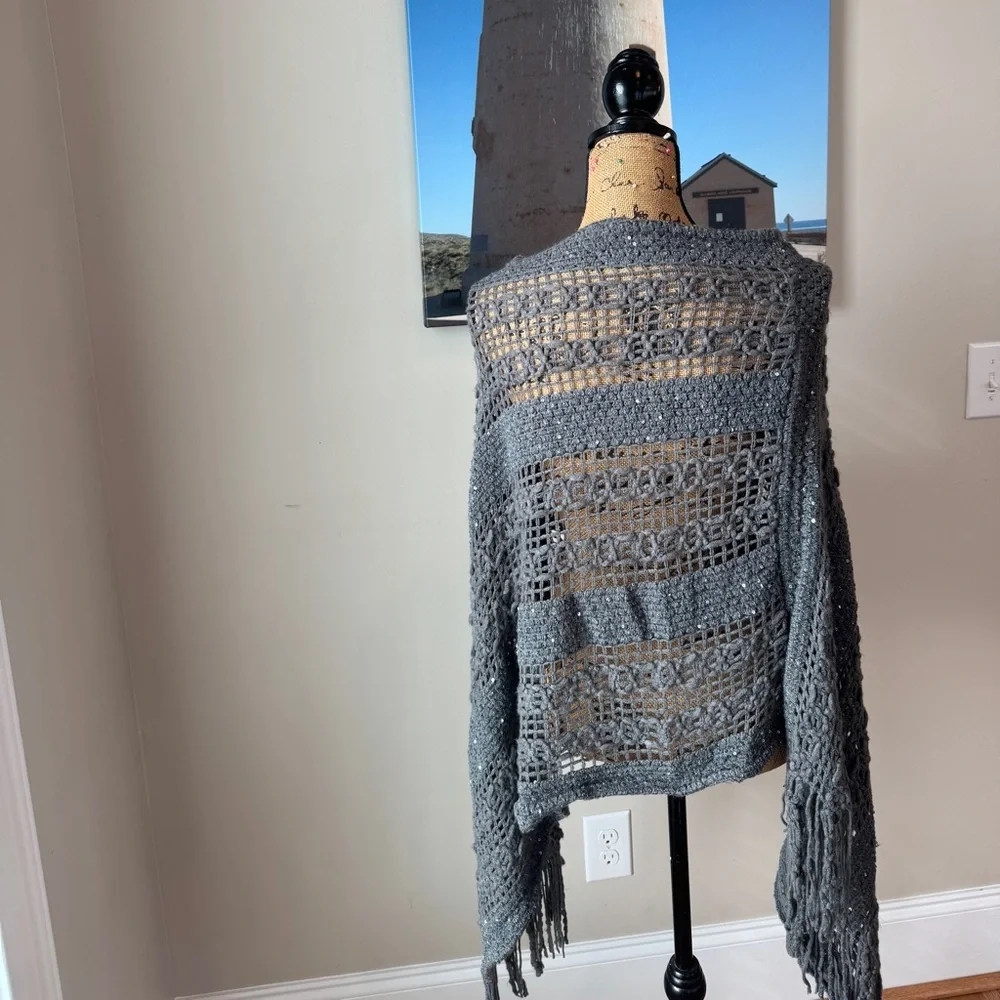 Gray knit poncho /shawl with sequin and fringe detail Riah fashion LA - Picture 4 of 11